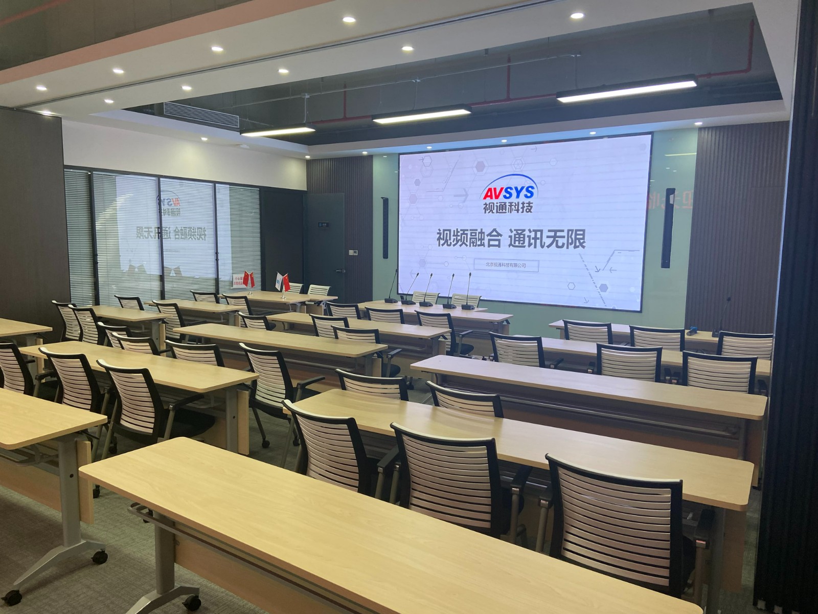 視頻會(huì)議系統(tǒng)主機(jī).jpg